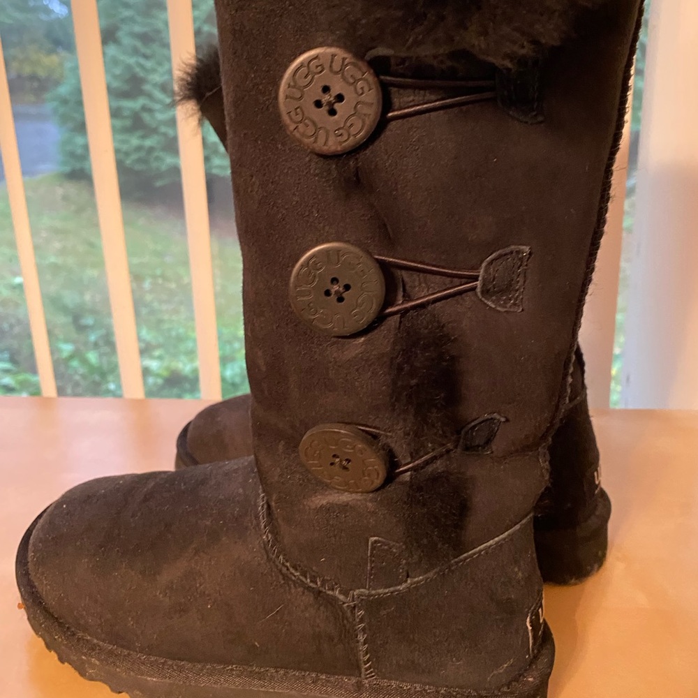 UGG Bailey Button Boots, Black Size 5